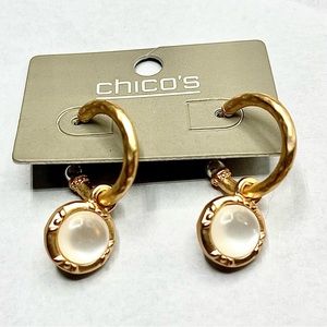 Chicos Gold Tone Dangle Drop Earrings Hammered Hoop White Cats Eye Charms 1.5”